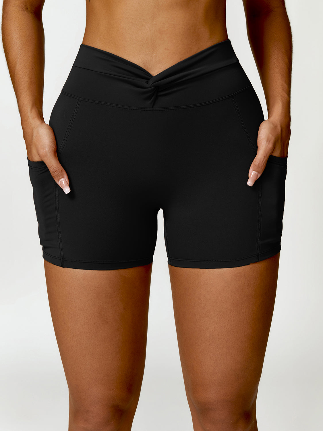 Twisted Active Shorts mit hoher Taille und Taschen