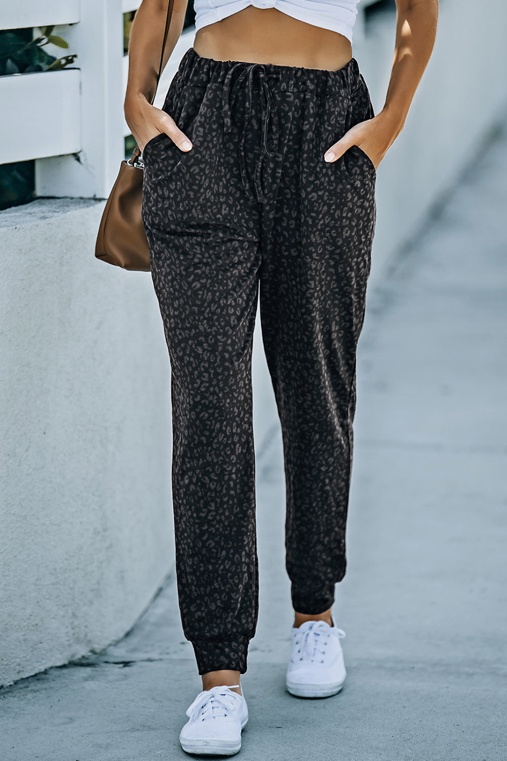 Double Take – Jogginghose mit Leopardenmuster und Taschen