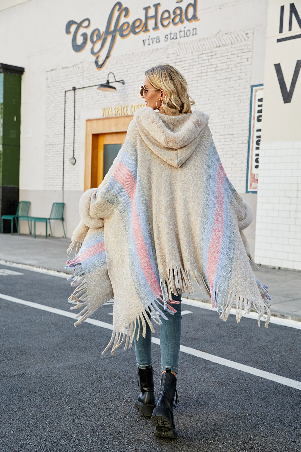 Poncho mit Farbblock und Fransendetail