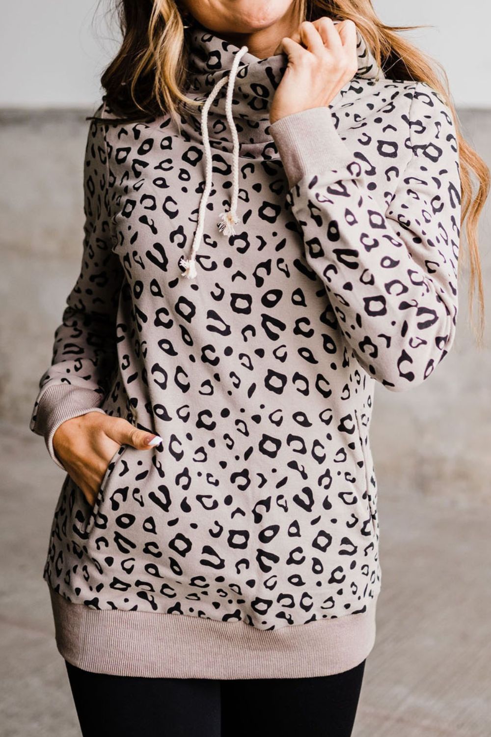 Langärmliger Hoodie mit Leopardenmuster