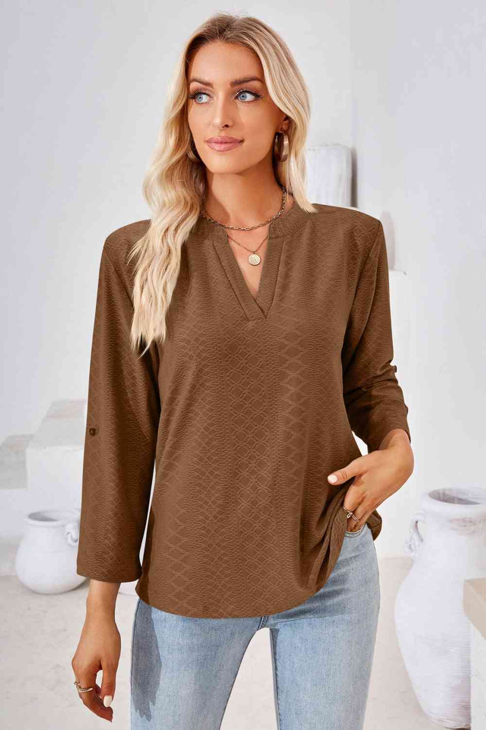 Bluse mit V-Ausschnitt und Rollärmeln