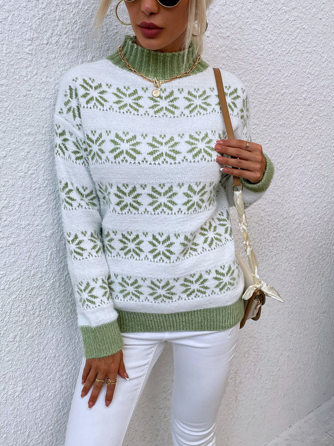 Rollkragenpullover mit Schneeflockenmuster