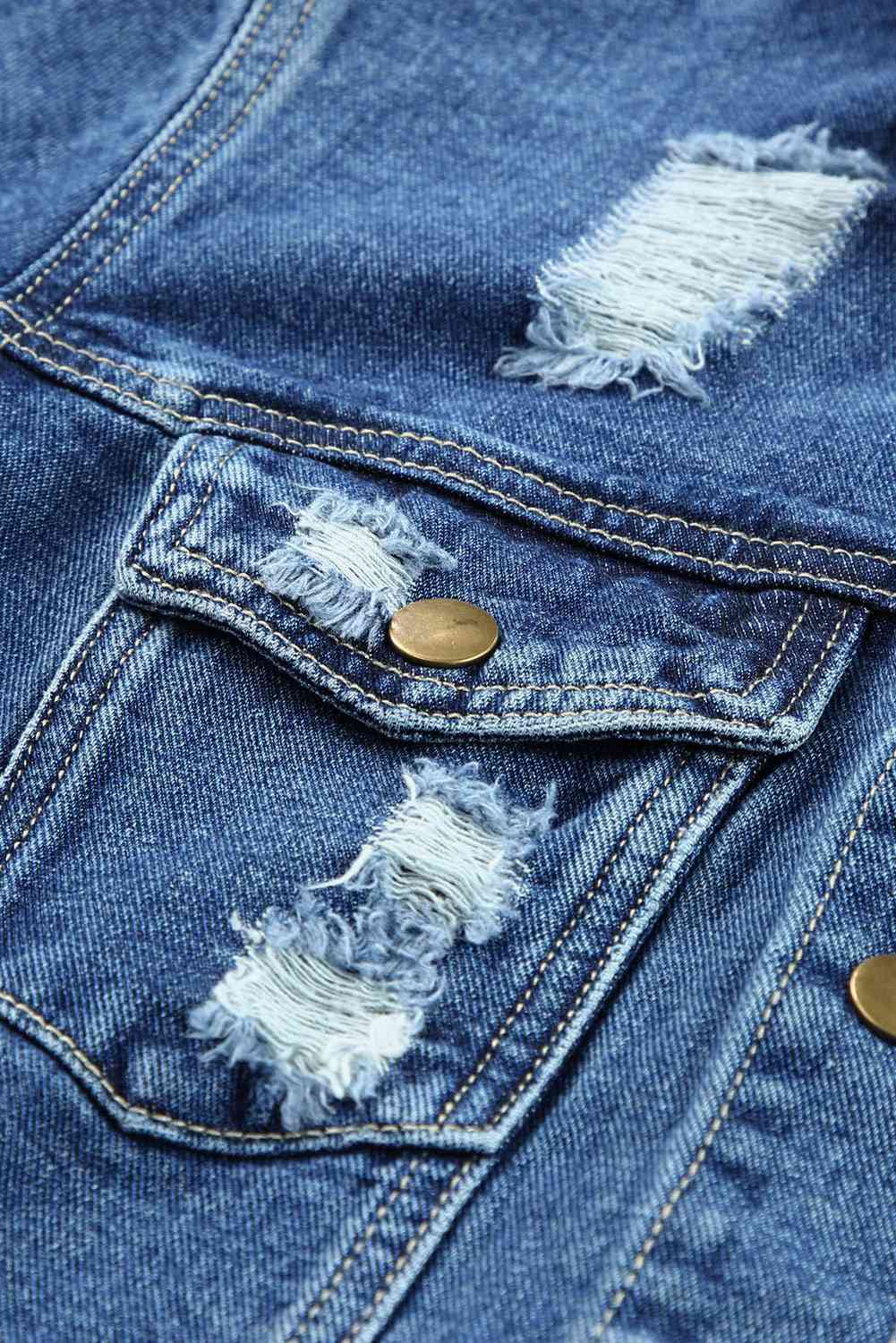 Karierte Distressed-Jeansjacke mit unversäubertem Saum und Druckknöpfen