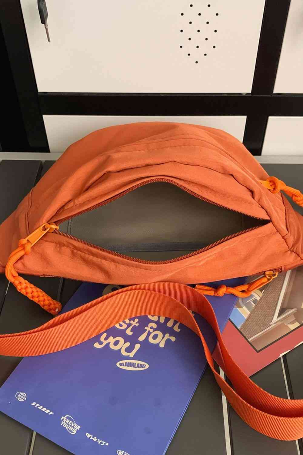 Schultertasche aus Nylon