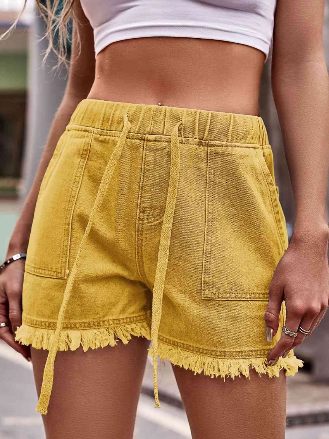 Jeansshorts mit Kordelzug und ungesäumtem Saum