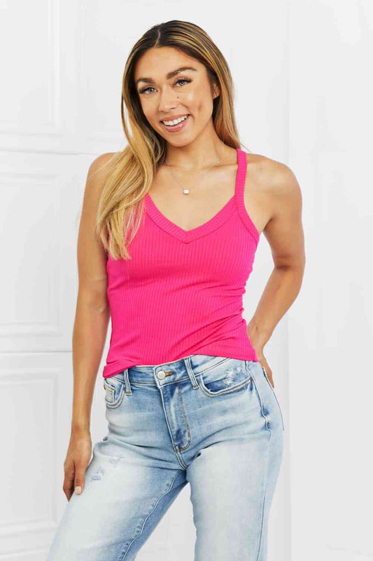 Zenana – Geripptes Camisole mit V-Ausschnitt in voller Größe in Pink