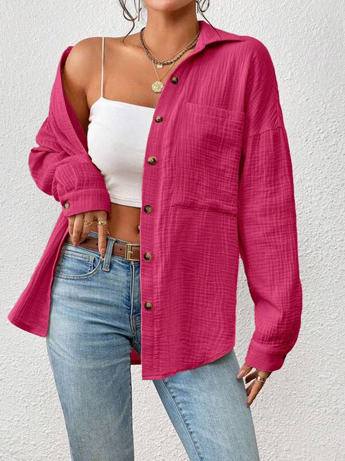 Chaqueta camisera texturizada con hombros caídos