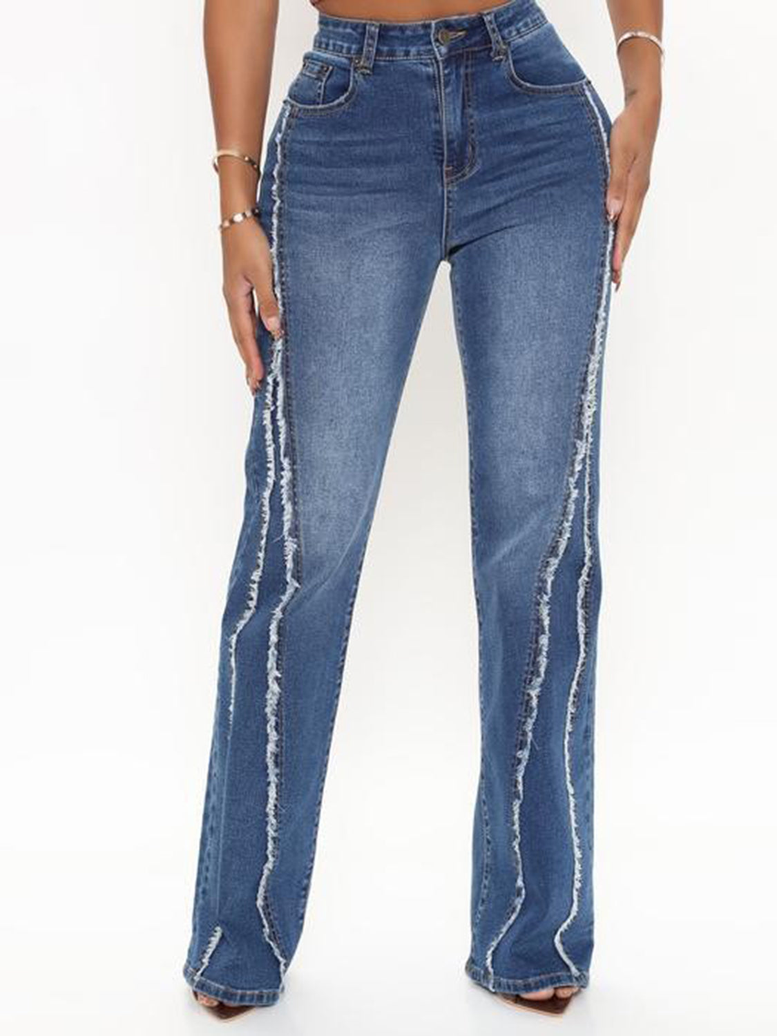 Jeans mit hohem Bund und offenem Saum