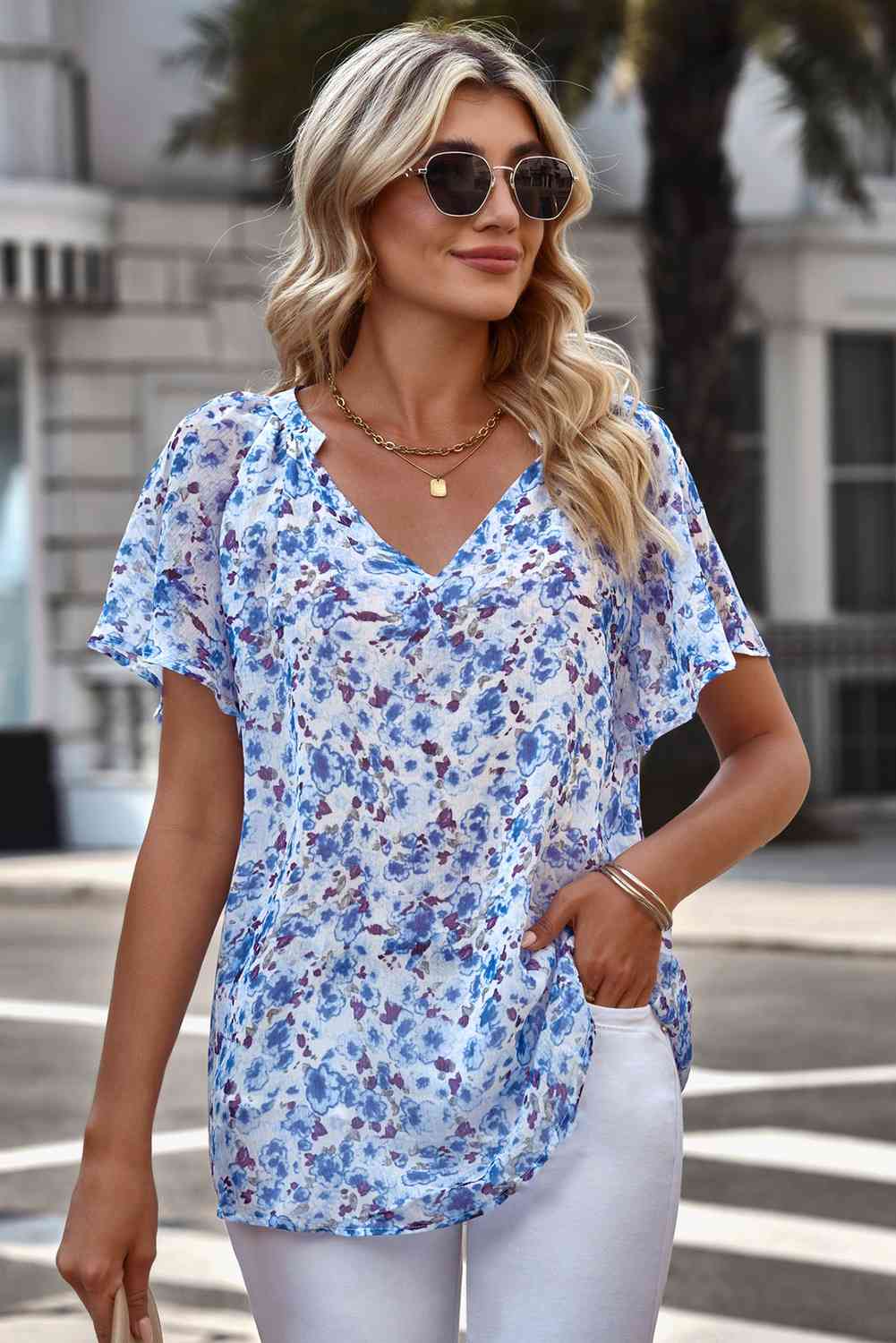 Bluse mit Blumenmuster, Reverskragen und Flatterärmeln