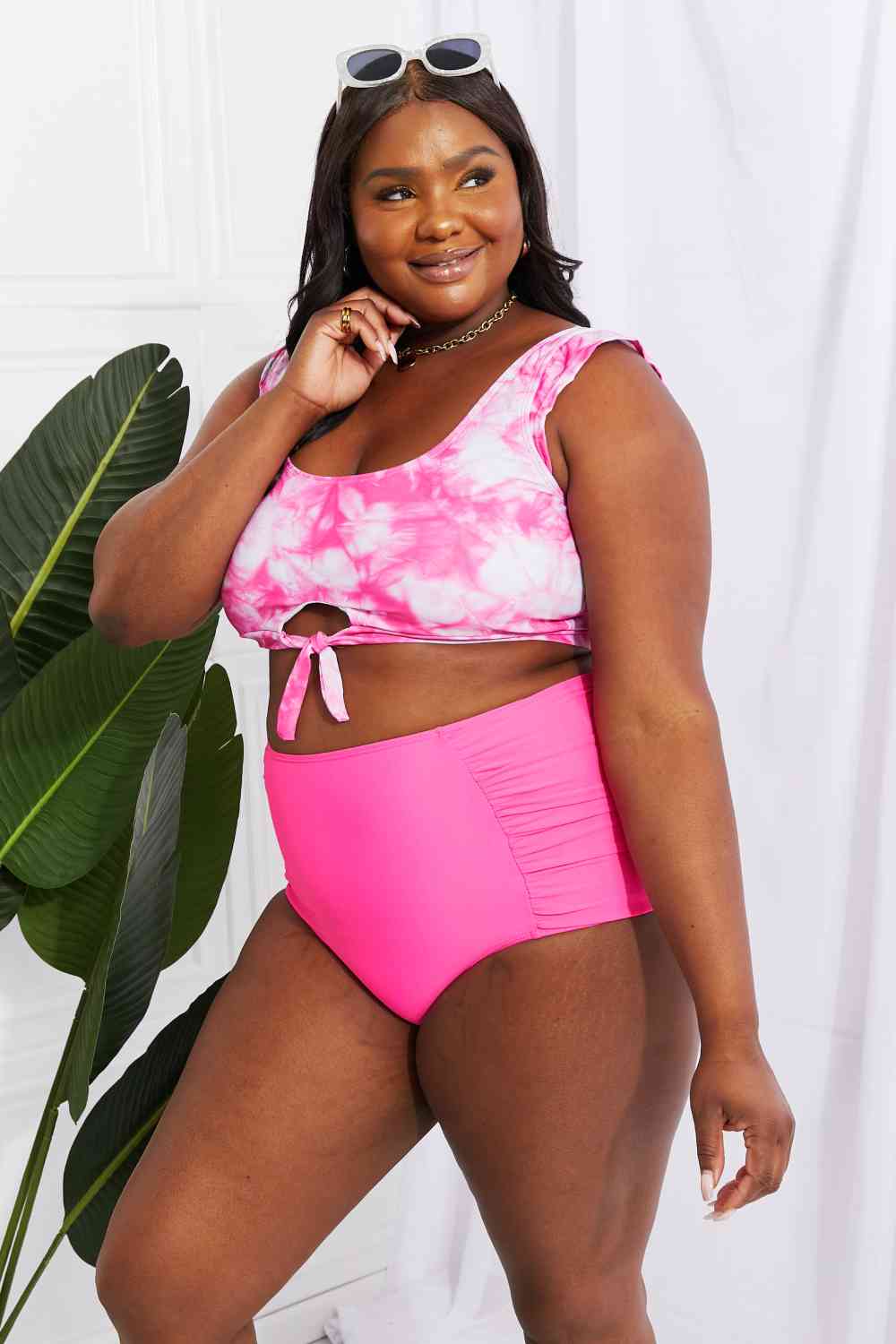 Marina West Swim – Sanibel – Kurzes Badeoberteil und gerüschte Hose im Set in Rosa