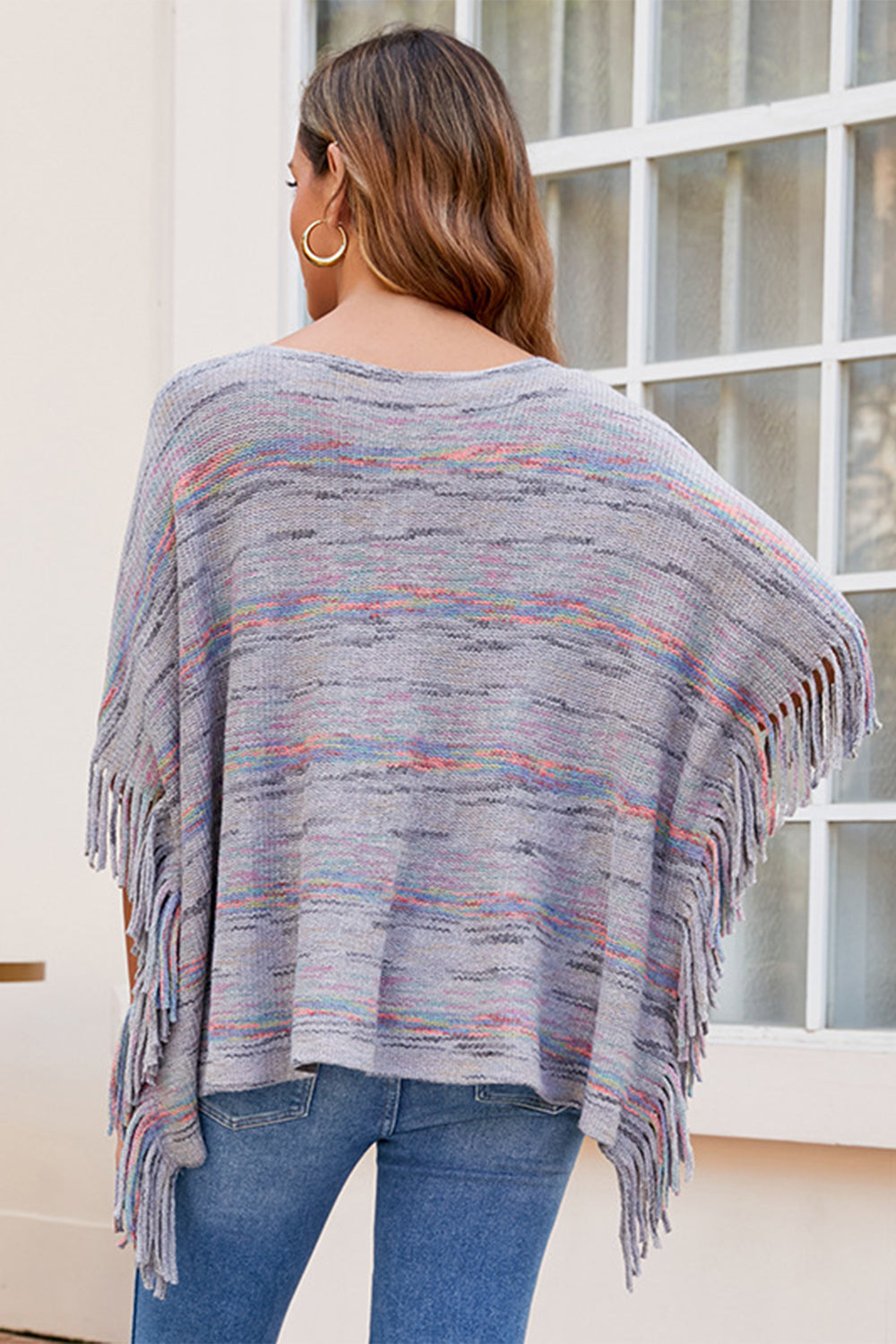 Poncho mit Rundhalsausschnitt und Ärmeln mit Fransendetail