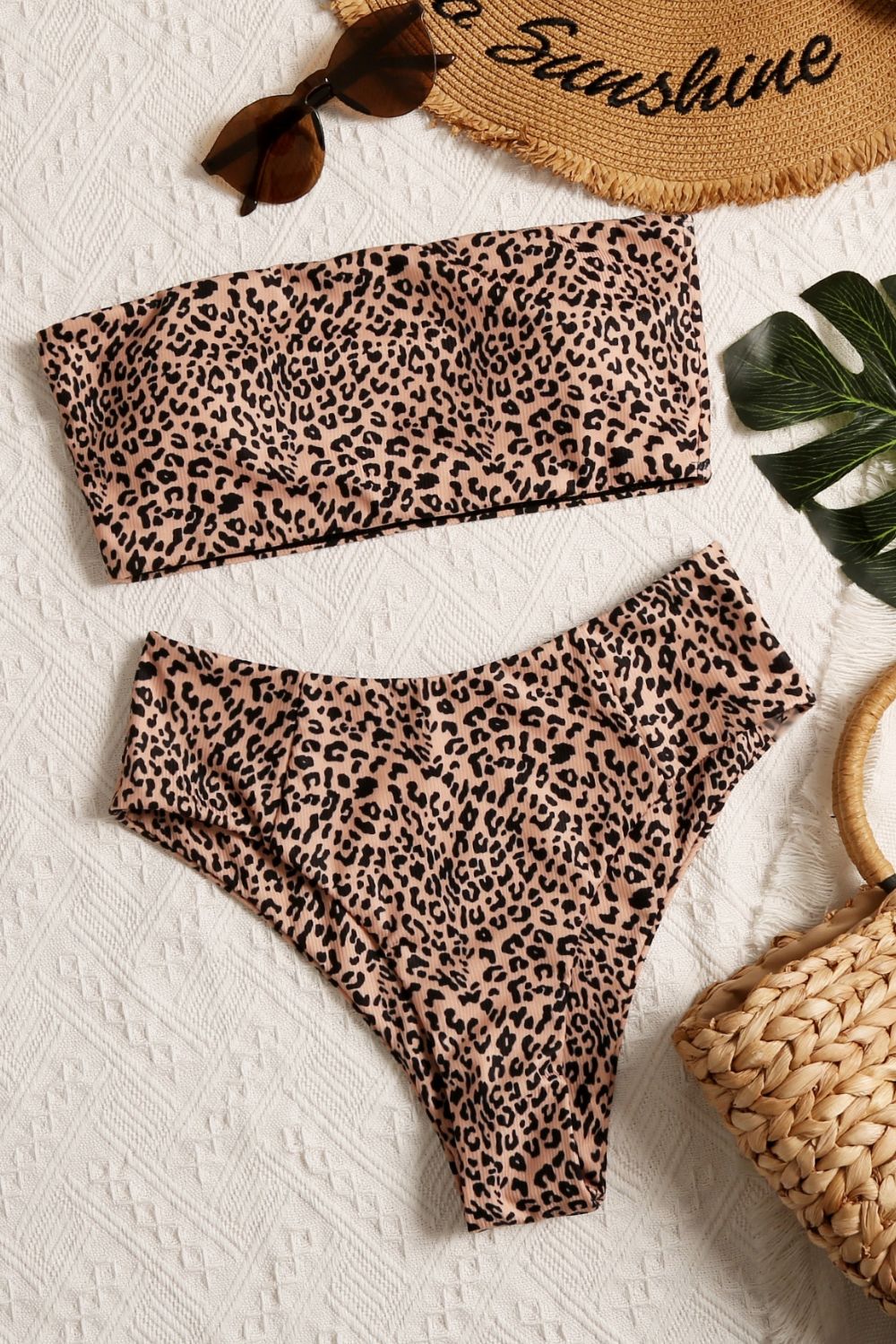 Set aus Tube-Badeoberteil und Badehose mit Leopardenmuster