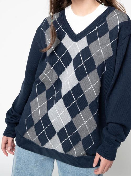 Geometrischer Langarmpullover mit V-Ausschnitt