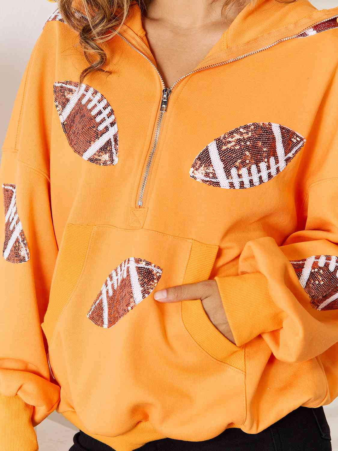 Kapuzenpullover mit Fußball-Patch und Half-Zip