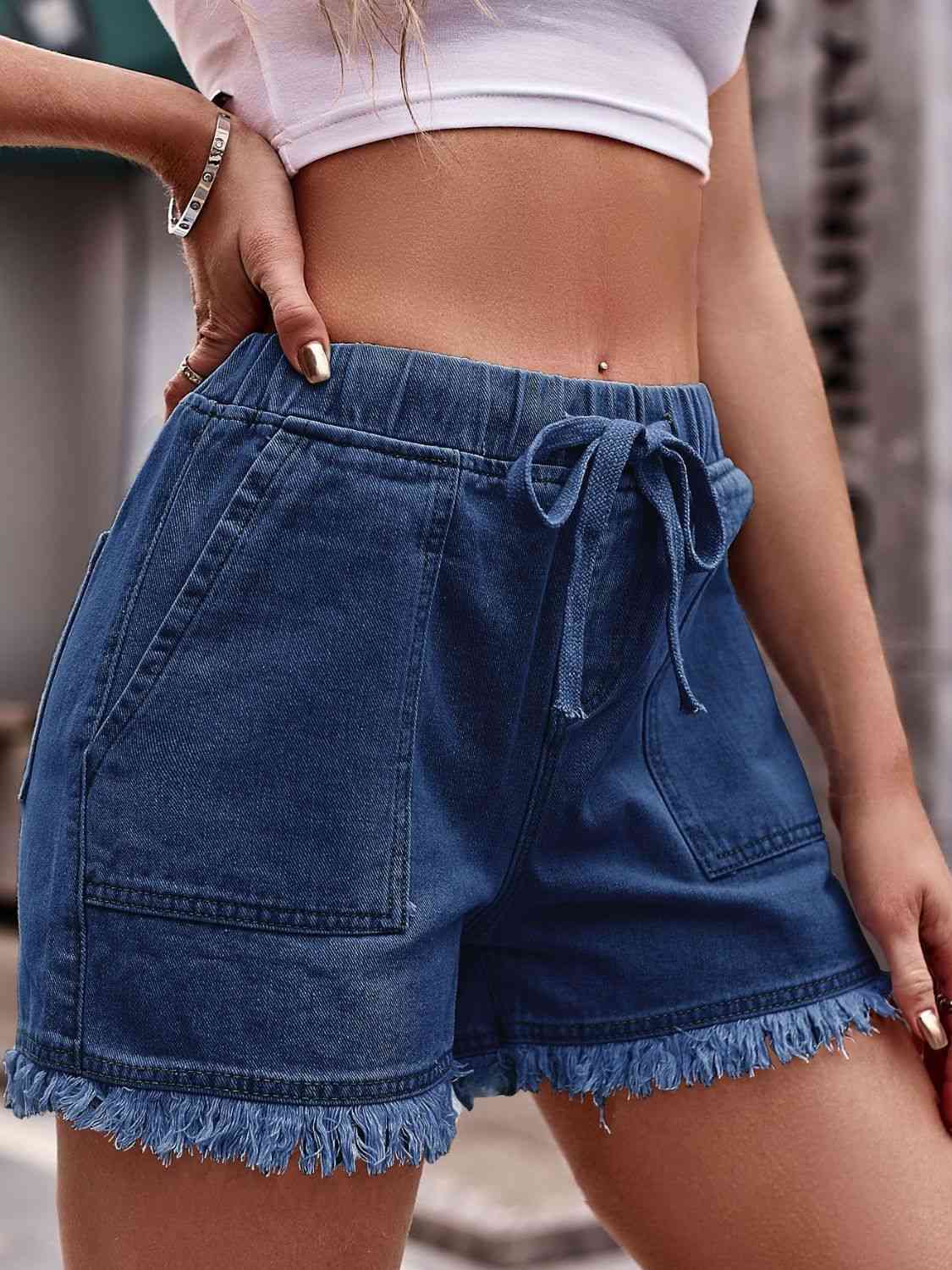 Jeansshorts mit Kordelzug und ungesäumtem Saum