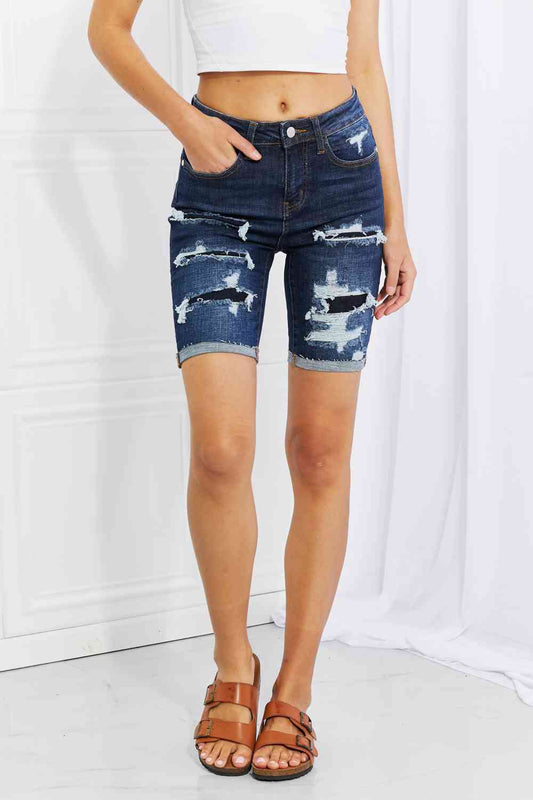 Judy Blue – Lucy – Hoch sitzende Bermudashorts mit Patch