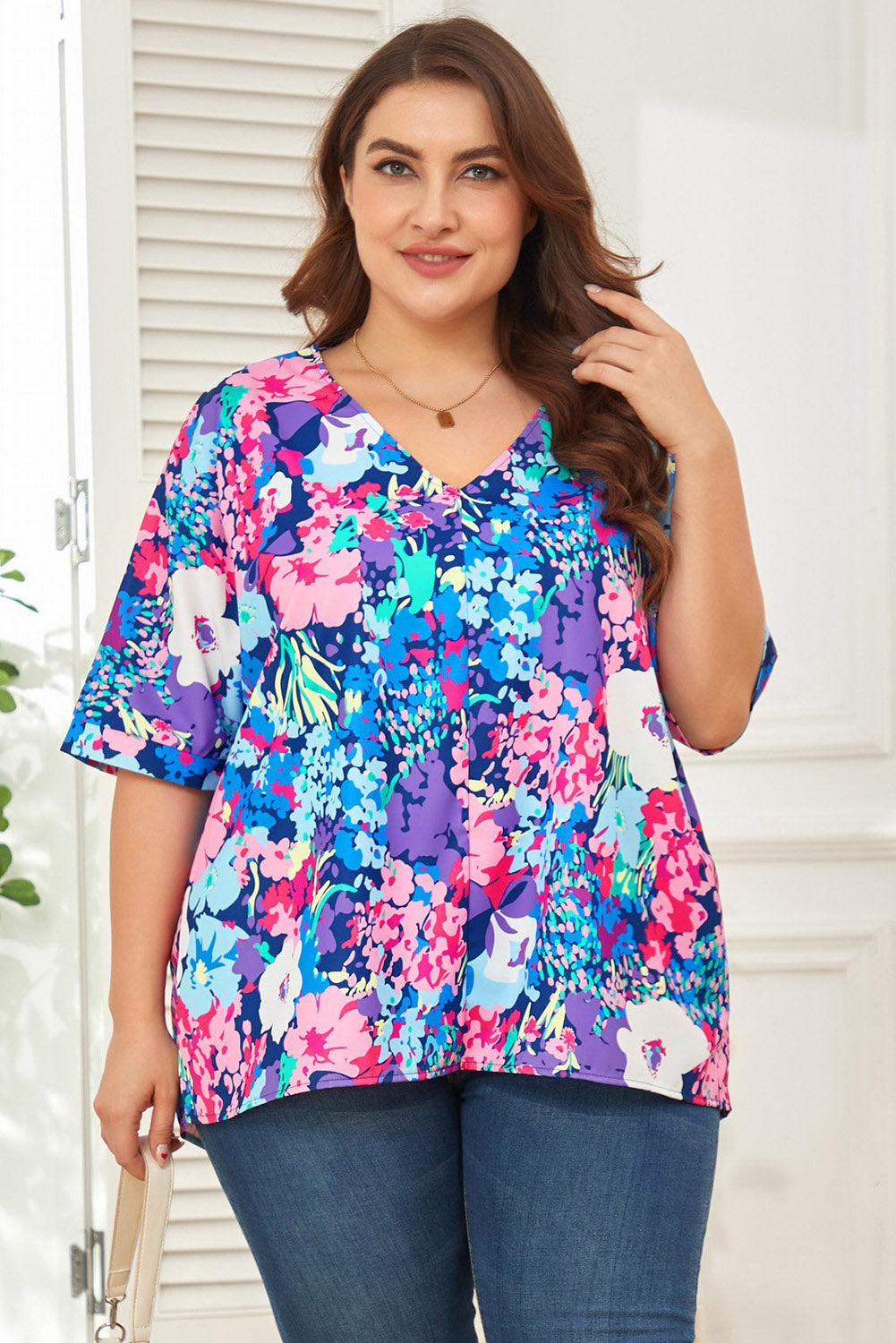 Bluse mit V-Ausschnitt und Blumenmuster in der Mittelnaht