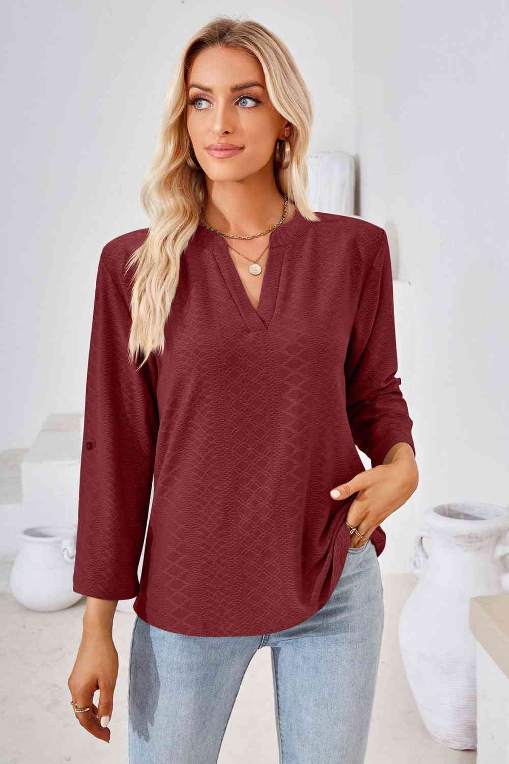 Bluse mit V-Ausschnitt und Rollärmeln