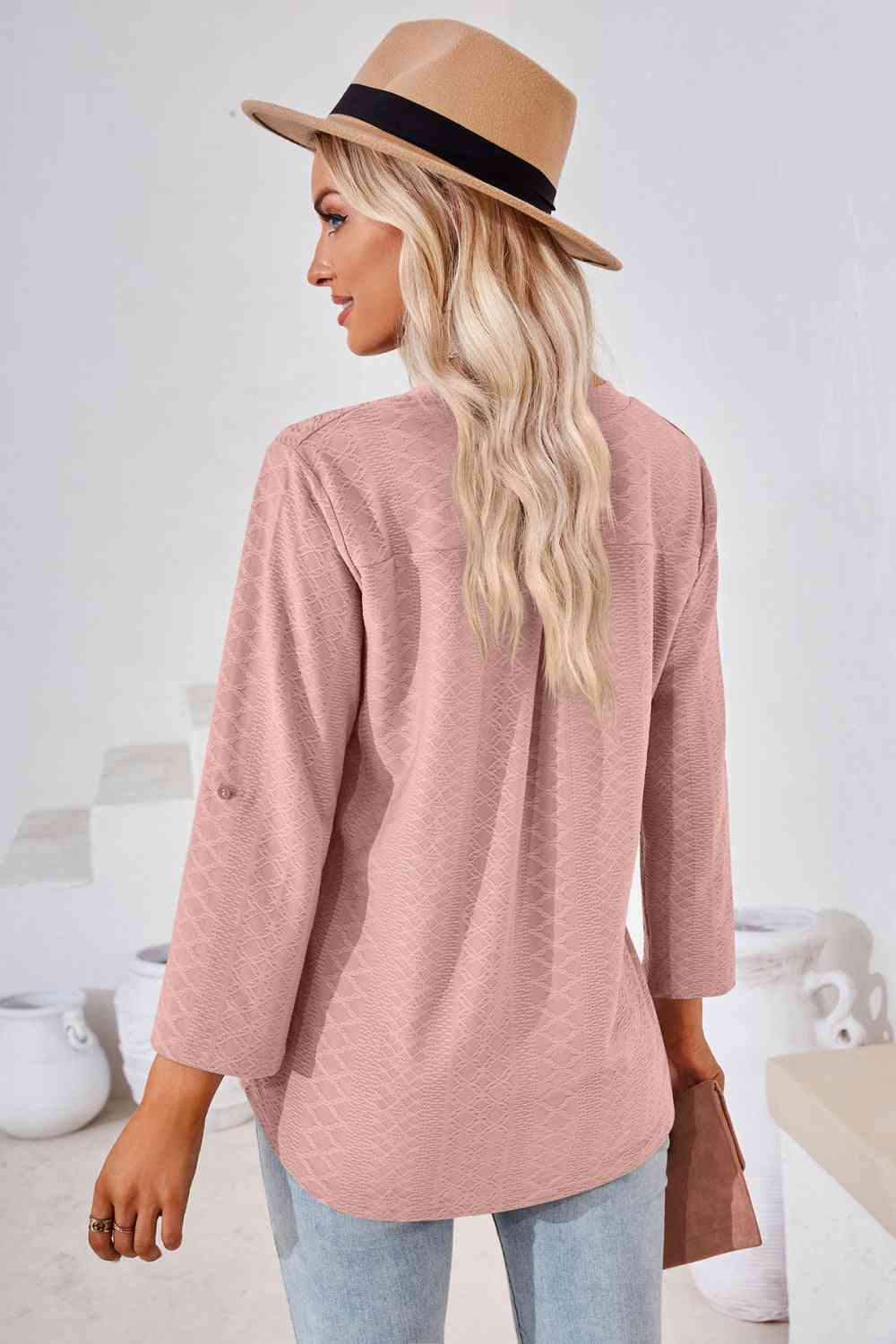 Bluse mit V-Ausschnitt und Rollärmeln