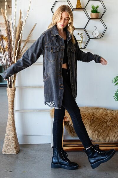 Veveret – Jeansjacke mit Knopfleiste und ausgefranstem Saum