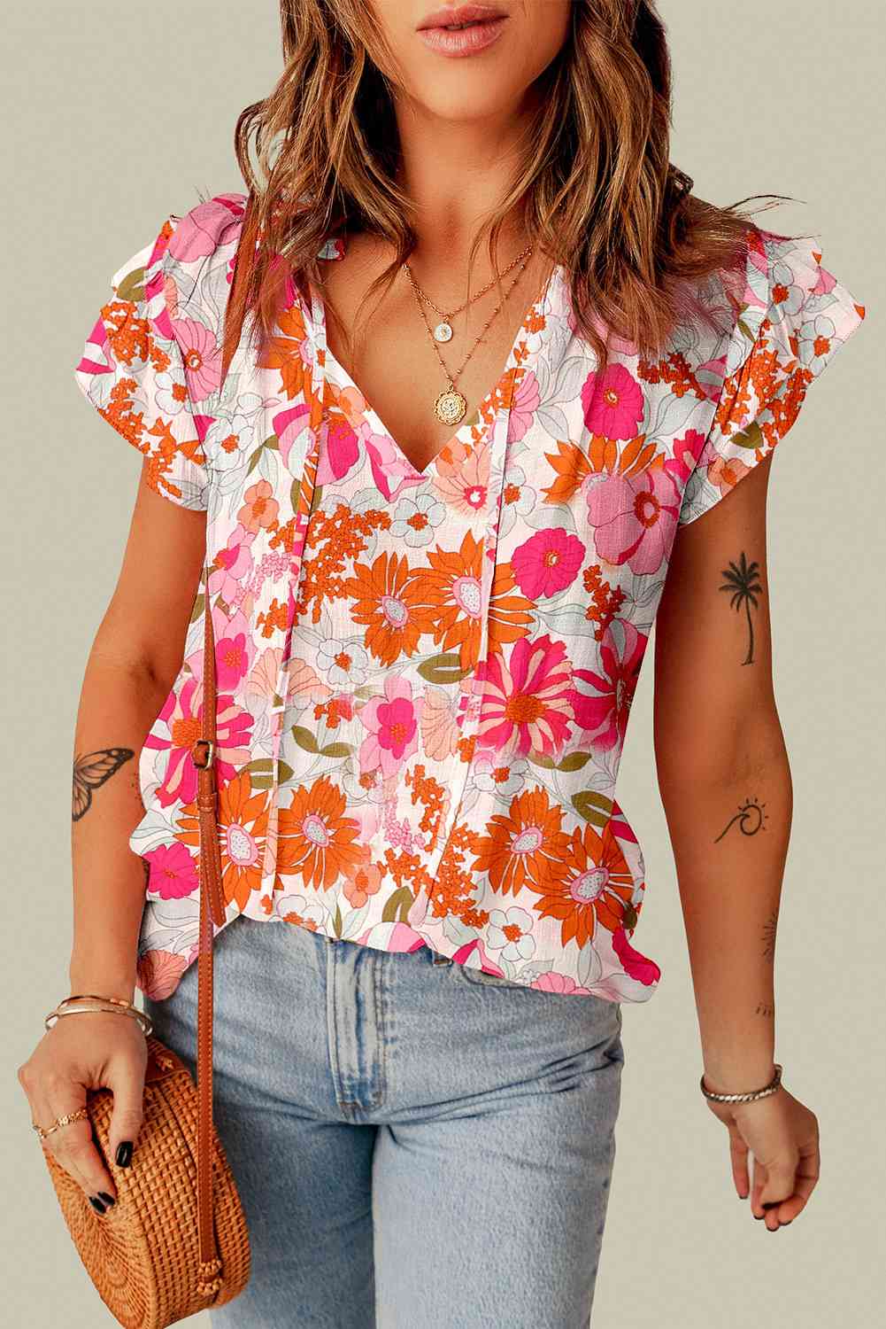 Bluse mit Blumenmuster, Bindeband am Kragen und Flatterärmeln