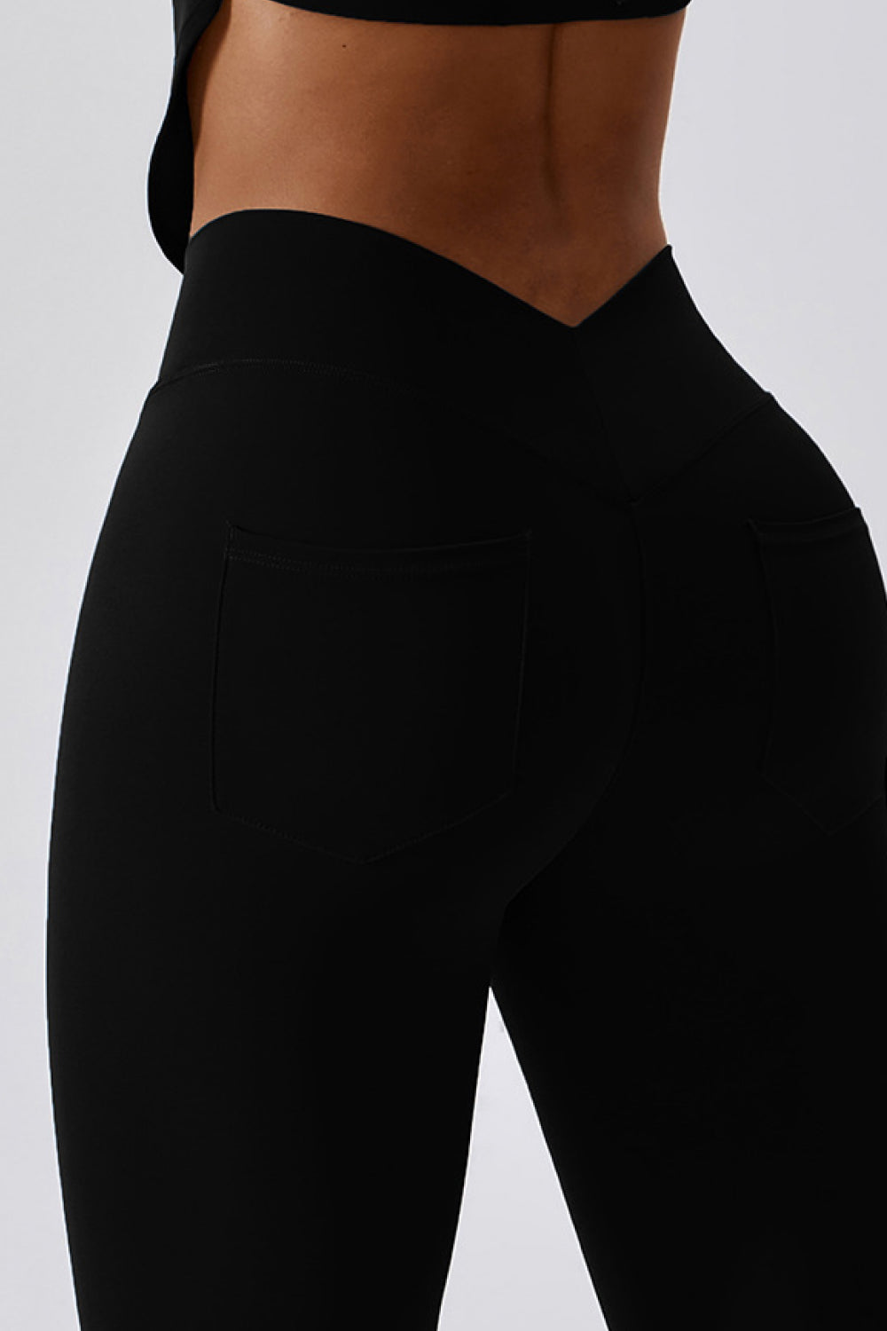 Sport-Leggings mit schmaler Passform und breiter Taillentasche auf der Rückseite