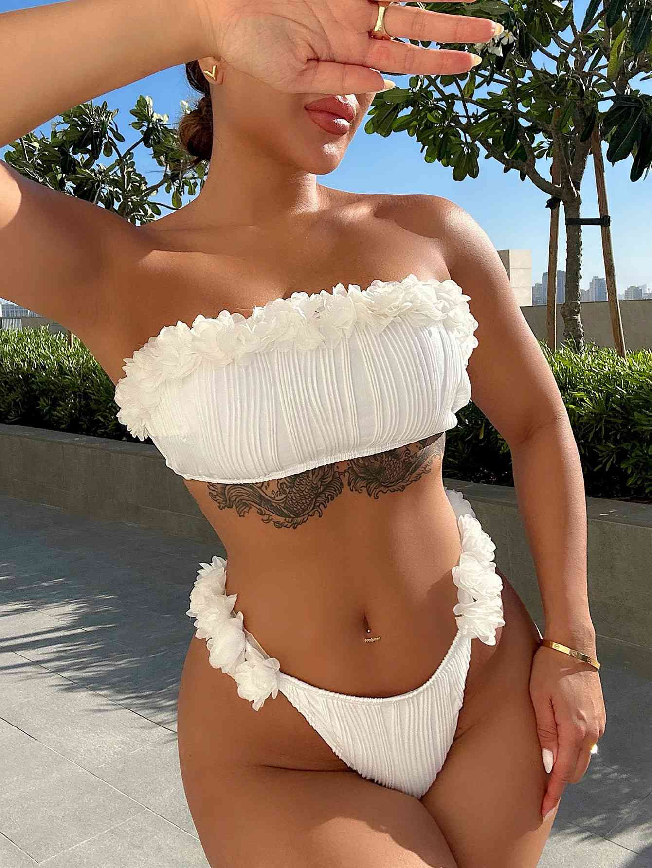 Zweiteiliges Bikini-Set mit Applikation und Bindeband hinten