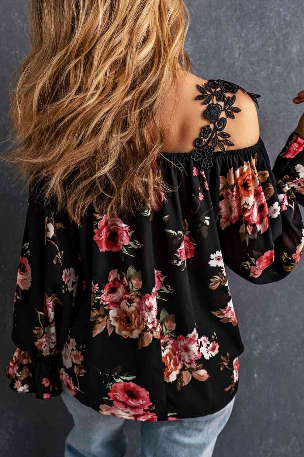 Bluse mit floraler Spitze und Volantärmeln