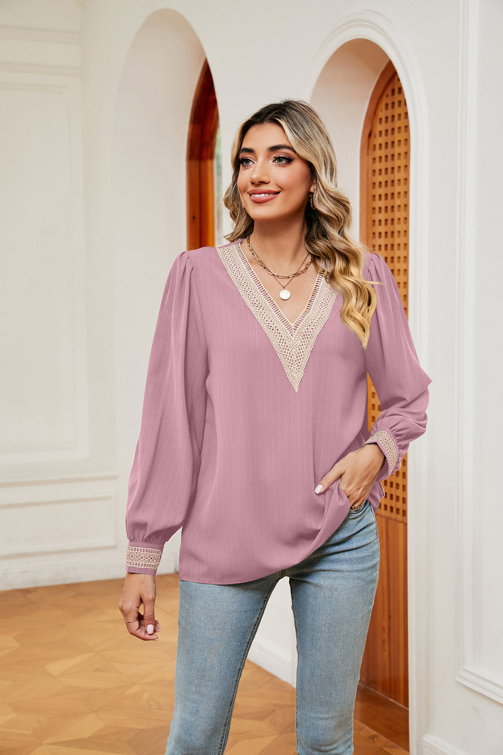 Bluse mit kontrastierenden Puffärmeln