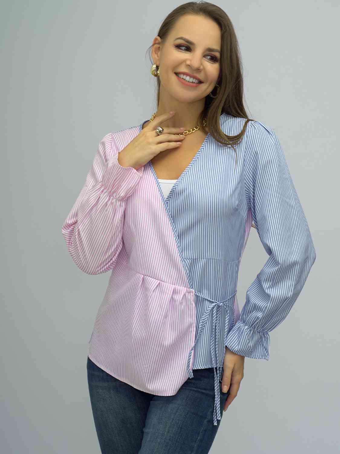 Bluse mit Volantärmeln und kontrastierender Bindedetail