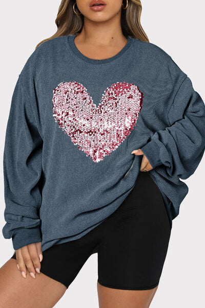 Sudadera con cuello redondo y lentejuelas con forma de corazón de talla grande