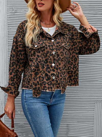 Jeansjacke mit Leopardenmuster und tief angesetzten Schultern