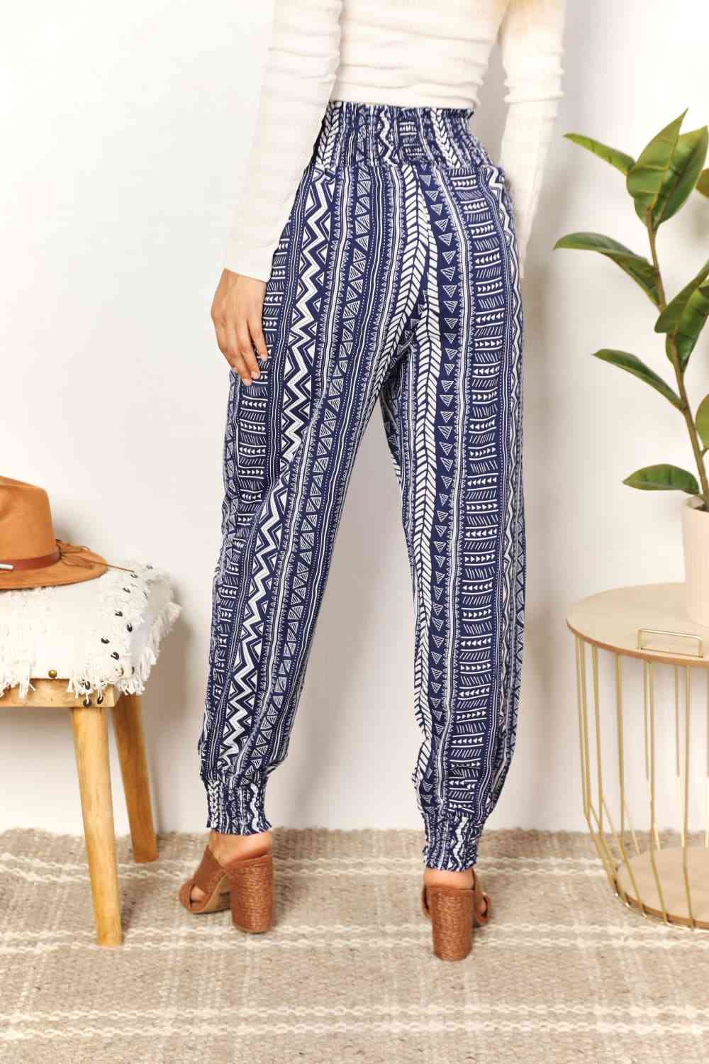 Double Take – Hochgeschnittene Hose mit geometrischem Print und Quasten