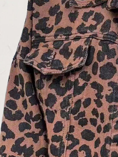 Jeansjacke mit Leopardenmuster, offenem Saum und überschnittenen Schultern