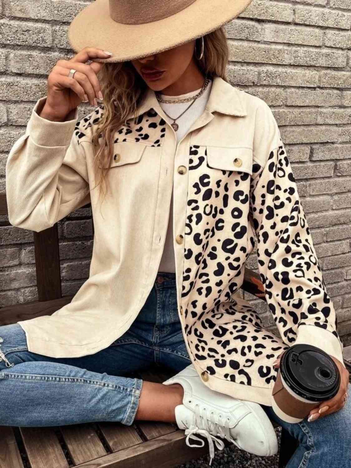 Camisa con cuello de leopardo de tamaño completo