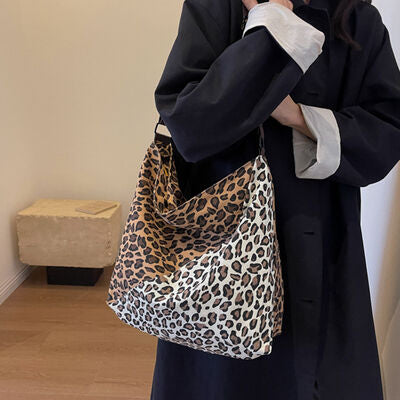 Bolso de hombro con correa ajustable en contraste de leopardo