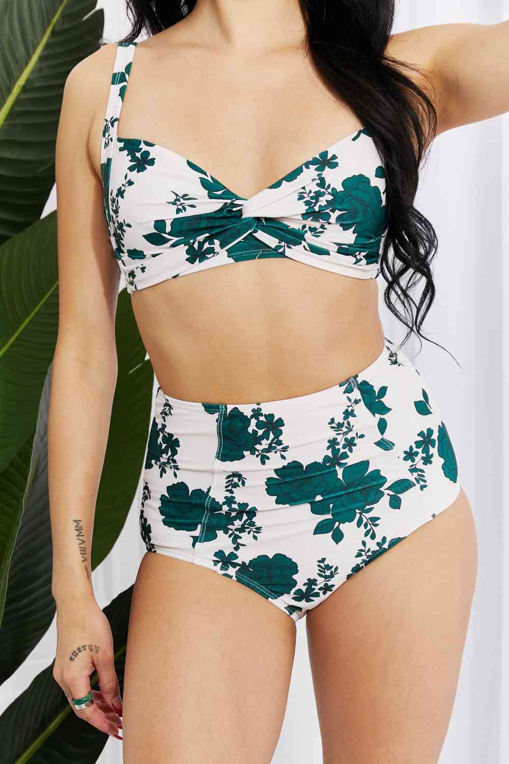 Marina West Swim – Take A Dip Twist – Hochgeschnittener Bikini in Waldgrün