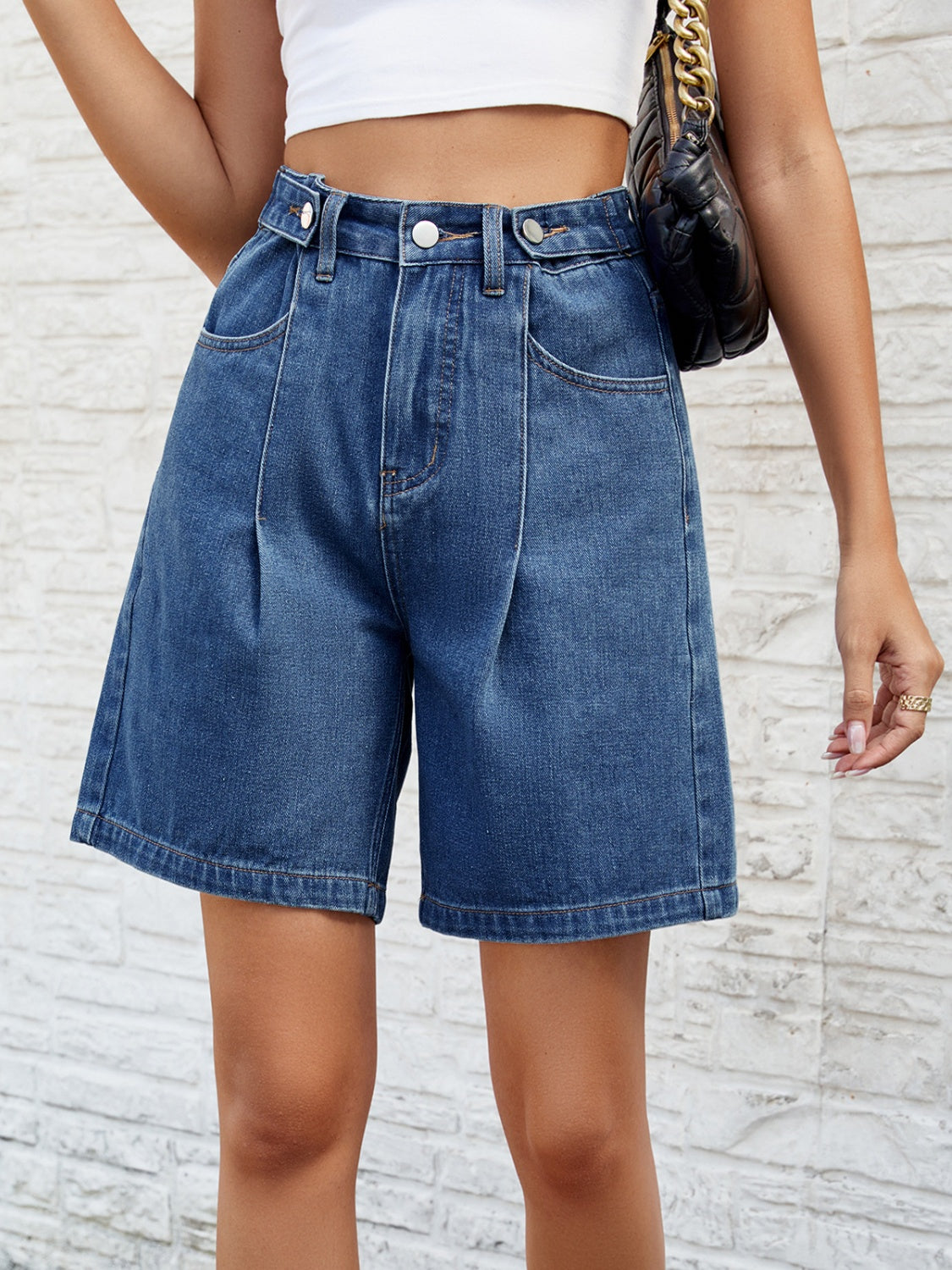 Jeansshorts mit hoher Taille und Taschen