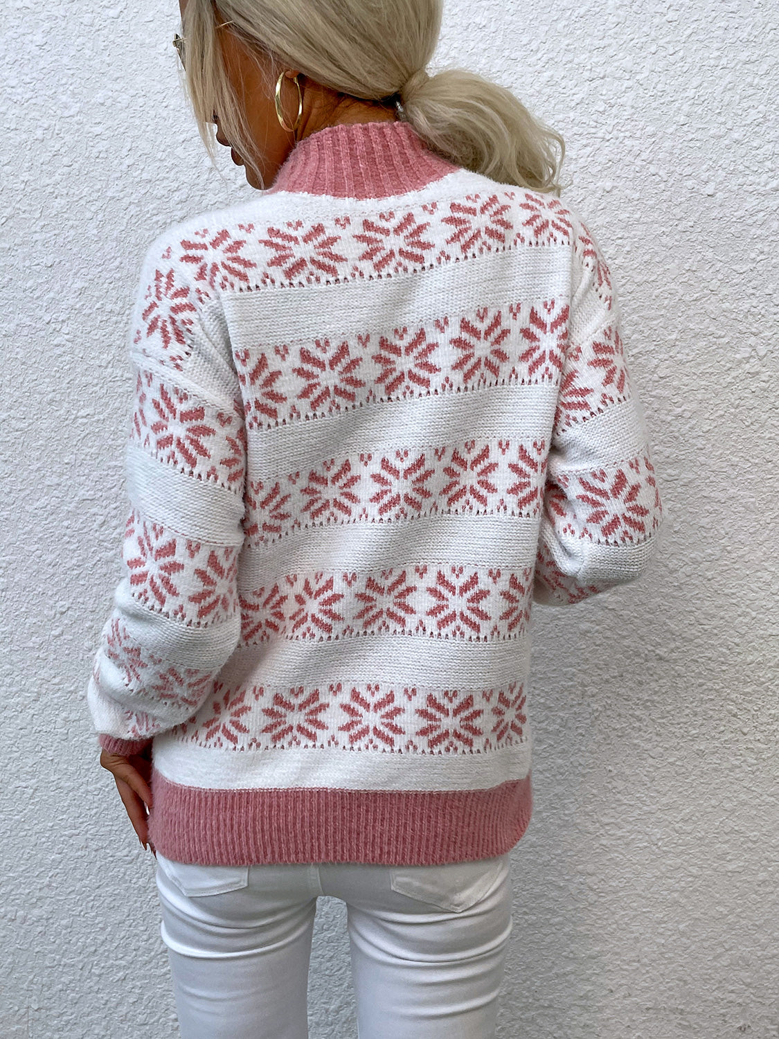 Rollkragenpullover mit Schneeflockenmuster