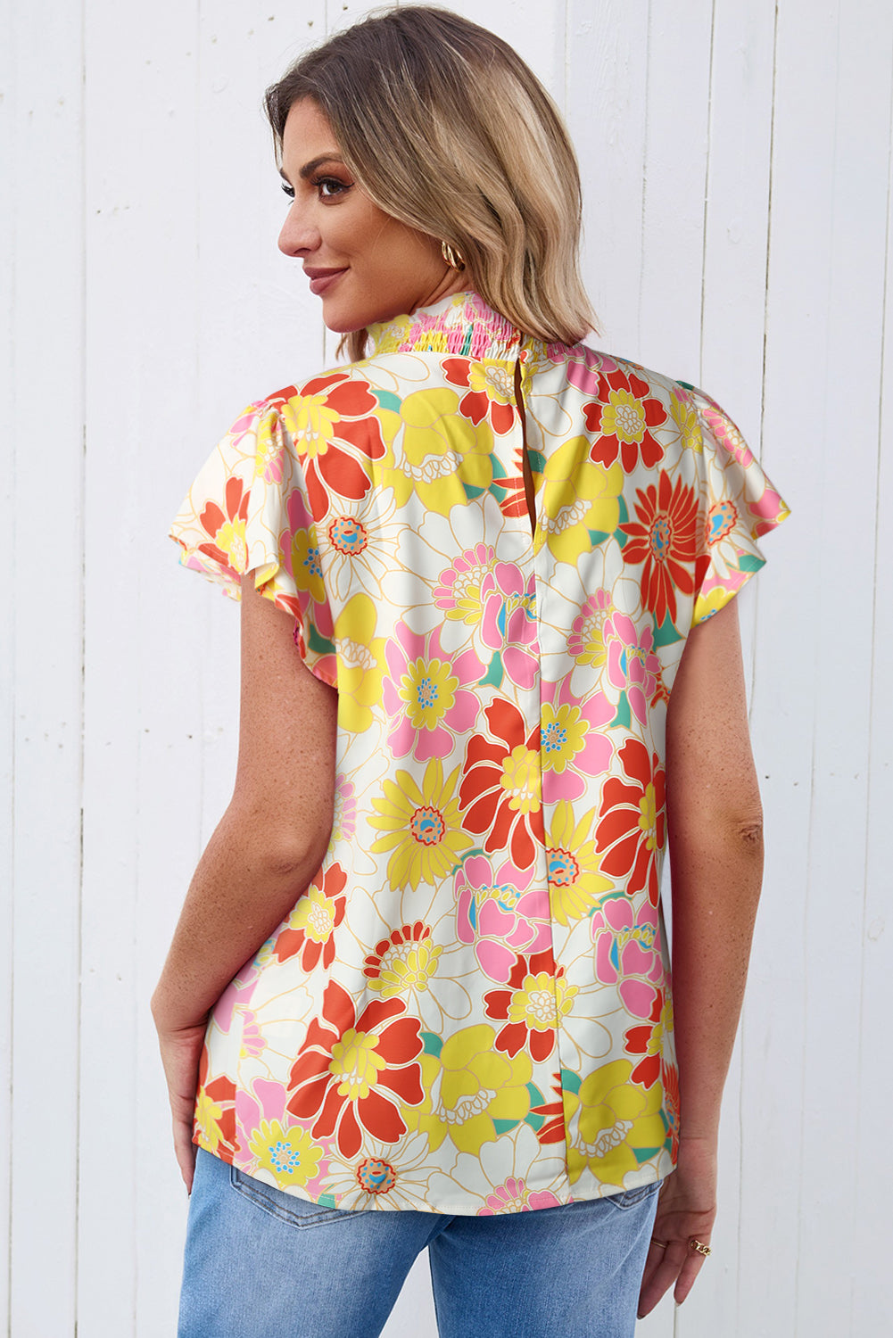 Bluse mit Blumenmuster, Rüschenkragen und gesmokten Flügelärmeln