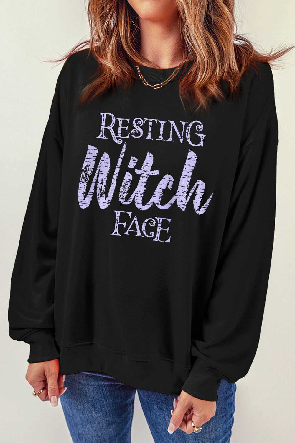 Sweatshirt mit Rundhalsausschnitt und langen Ärmeln und Grafik „RESTING WITCH FACE“