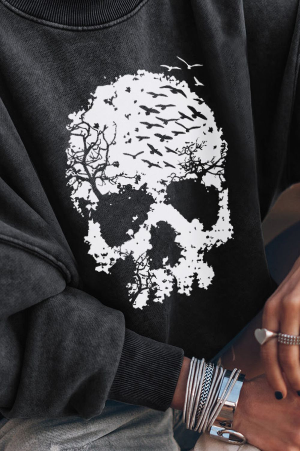 Sweatshirt mit Rundhalsausschnitt und Totenkopf-Grafik